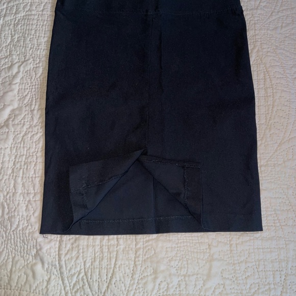 The Clothing Company Black Skirt With a mini back Slit - Picture 4 of 5